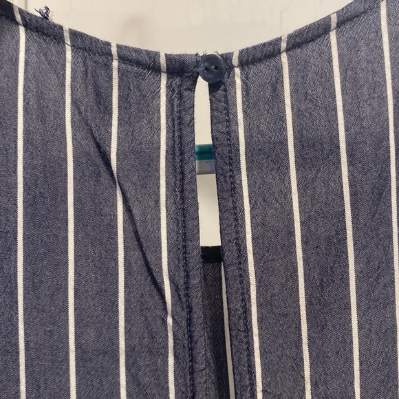 Old Navy size XL light linen striped tank. - Picture 3 of 3